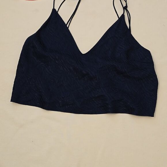 2 victoria secret camisoles. - Picture 3 of 11